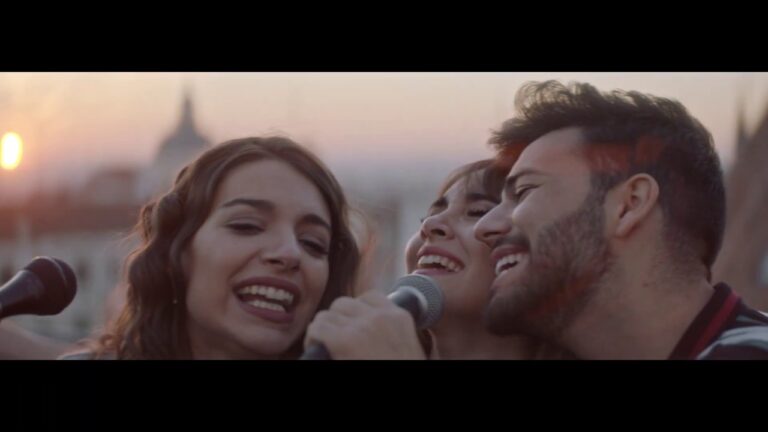 Descubre la cautivadora melodía de ‘El Mundo Entero’: una canción original llena de magia