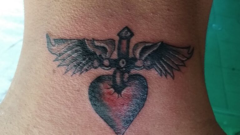 Descubre los impactantes tatuajes en el cuello de Sergio Ramos
