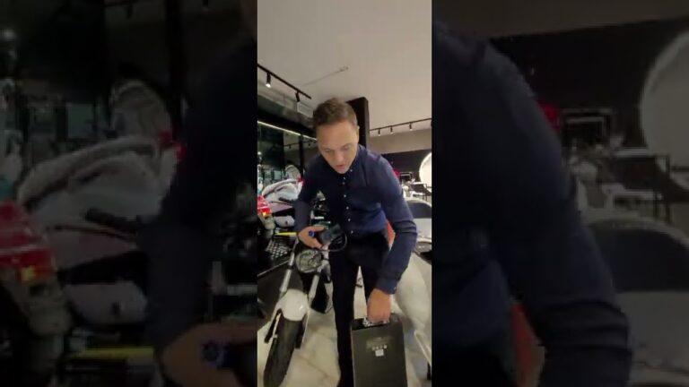 Aprende c&oacute;mo cargar una moto el&eacute;ctrica de forma sencilla